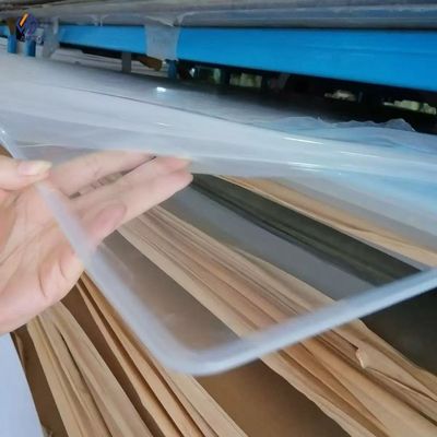 กระบวนการโยนแผ่นพลาสติกอะคริลิคโปร่ง 2050x3050mm สําหรับป้าย / การก่อสร้าง